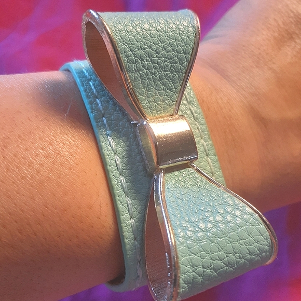 Free bundle add-on Sea Green Bow Bracelet